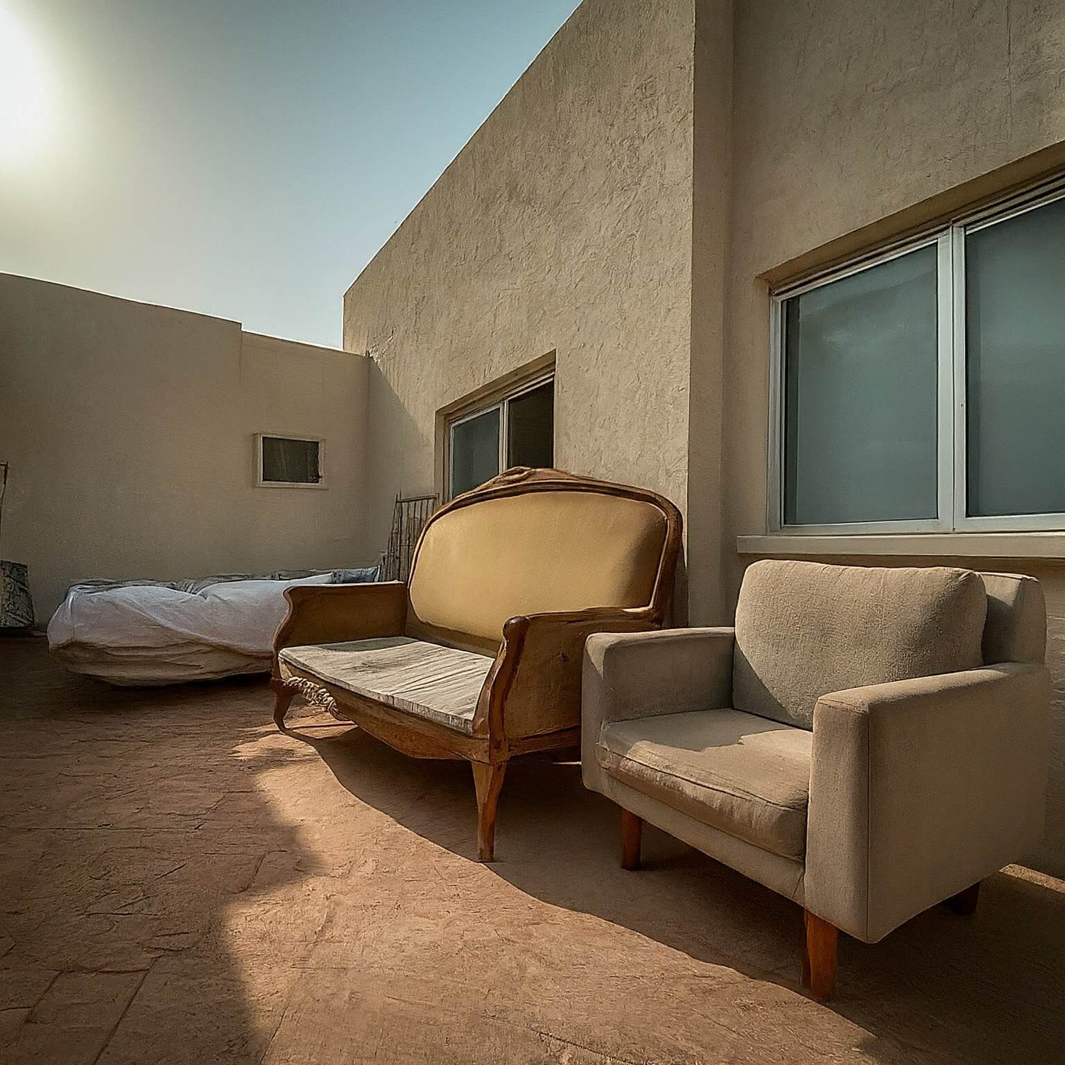 How to Dispose of an Old Sofa in Dubai? 800 Junk